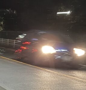 旧に目に飛び込んでくる車のLEDライト