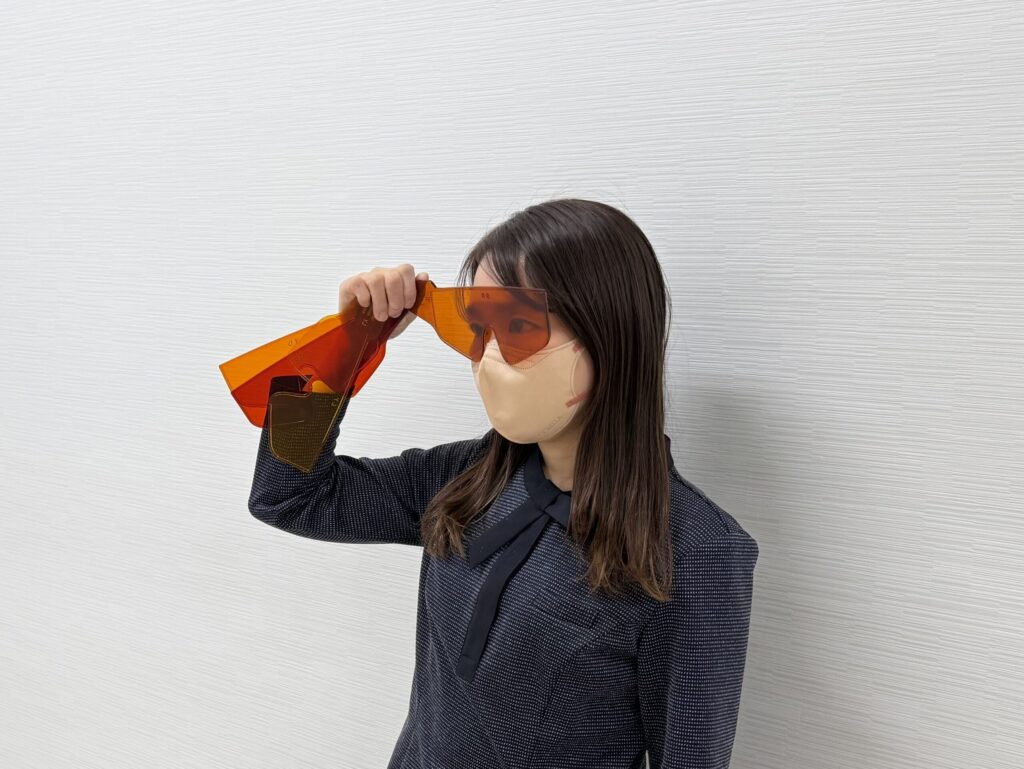 STGフルトライアルキットを使用して遮光眼鏡OYを試している