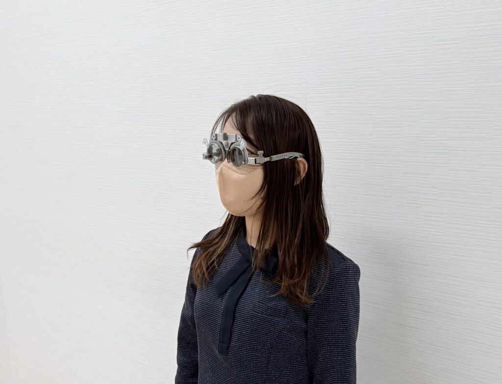 遮光眼鏡のカラーNLを装用している