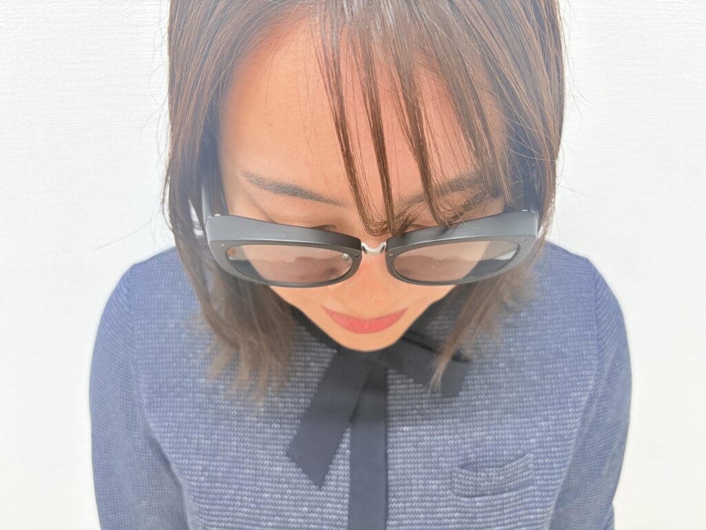 アイリア カラー:LGを装用した上からの画像