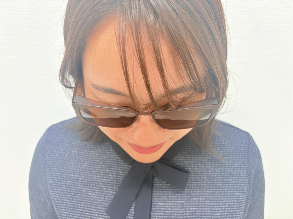 ルミレス スモール カラー:TRを装用した上からの画像